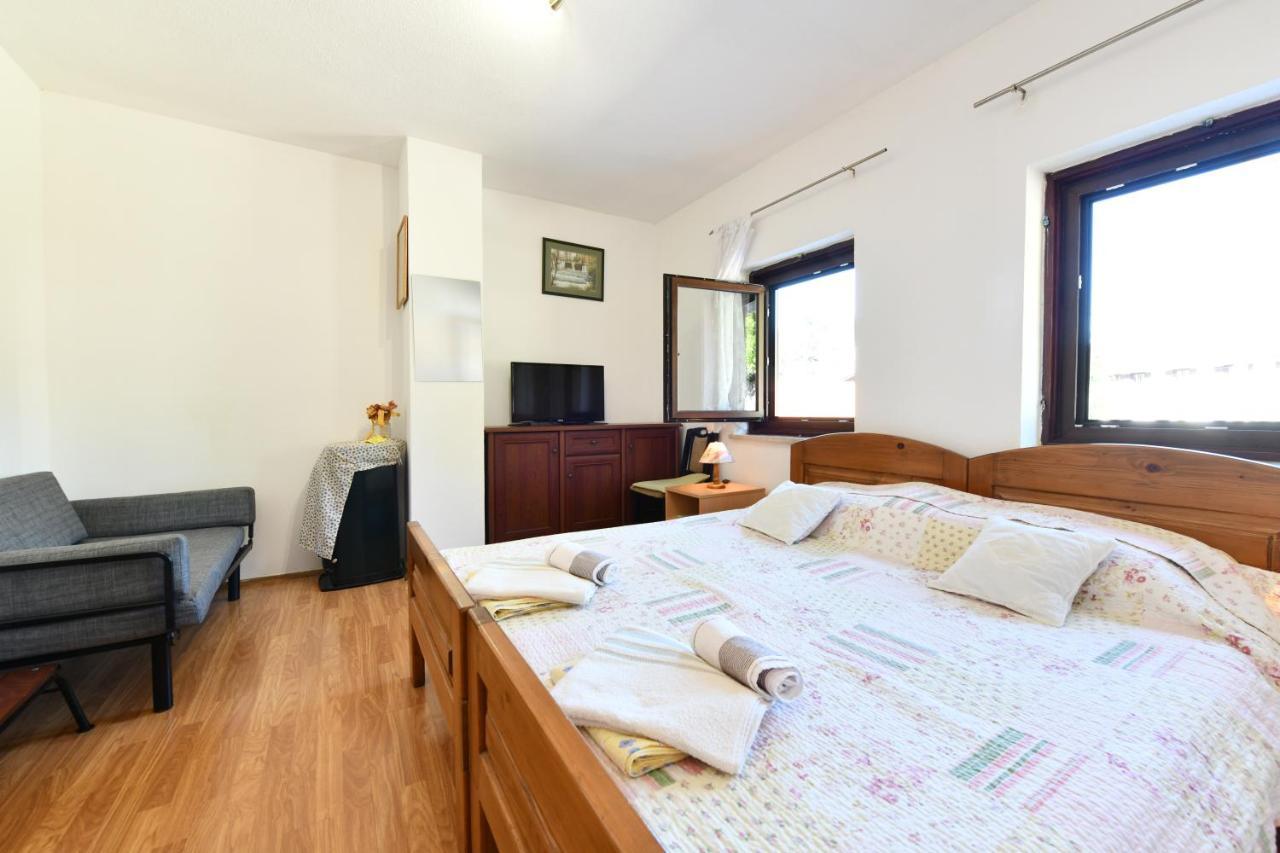 Guest House Vuceta Слуни Экстерьер фото